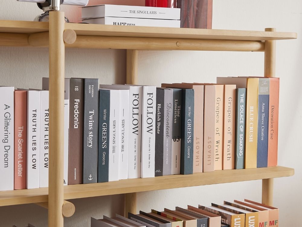 Lola Bookshelf