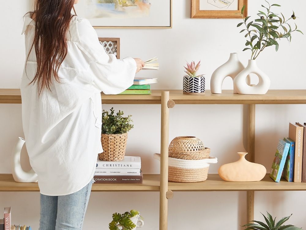 Lola Bookshelf