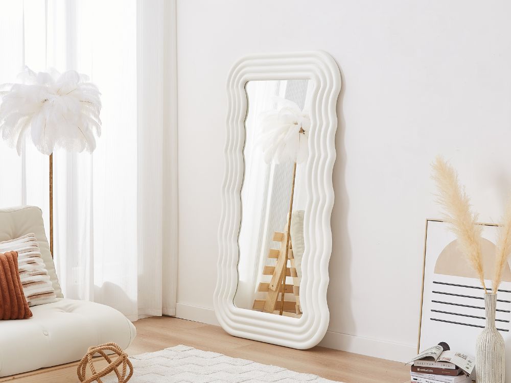 Klaudia Mirror